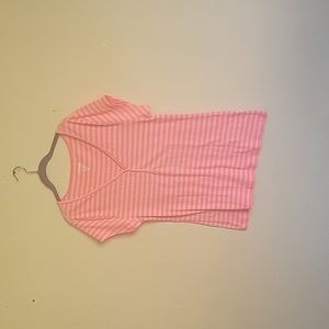Perfect low vneck tees size XL/TG pink stripes
